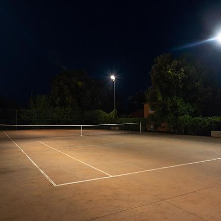 Guesthouse "Barboska" - Big Outdoor Swimming Pool & Private Tennis Court Воднян Екстериор снимка